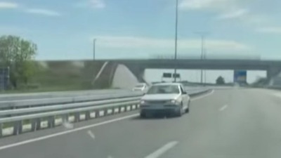 Vozilo juri u suprotnom smeru! Alarm sa Moravskog koridora (FOTO)