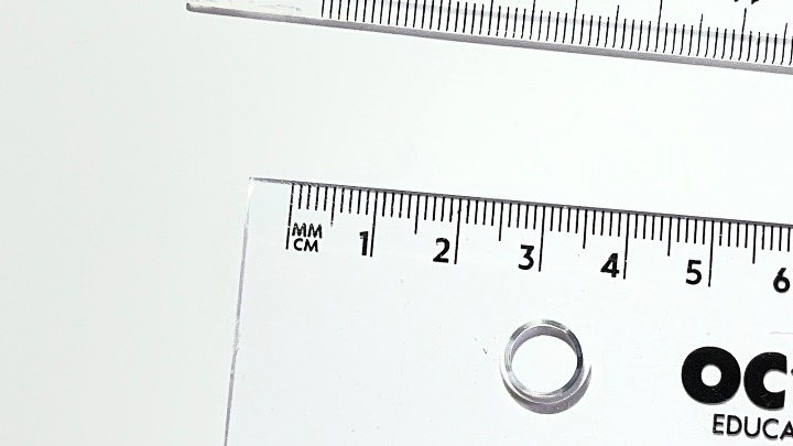 Misterija lenjira koja je zbunila internet: Zašto postoji razmak pre nule?