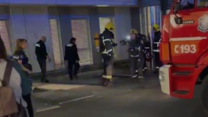 DRAMA Požar na Urgentnom centru, vatrogasci ne mogu da nađu GDE GORI (VIDEO)