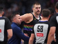 Upaljen alarm - Jokić je povređen: Ostaće bez nagrada ove sezone?