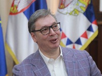 Vučić: Studenti ne mogu da se uzdrže od siledžijstva kad vide štandove SNS - skidaju gaće, pokazuju nepristojne pokrete