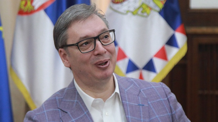 Vučić: Studenti ne mogu da se uzdrže od siledžijstva kad vide štandove SNS - skidaju gaće, pokazuju nepristojne pokrete