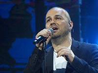 "Tražio sam razlog da preživim": Potresna ispovest našeg pevača koji je kao tinejdžer ostao bez oca