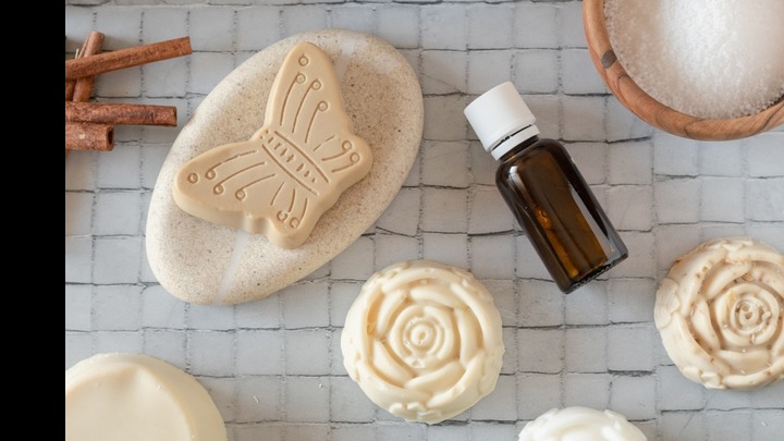 Zaboravljeni trik naših baka: Sapun od 2 sastojka koji čisti sve