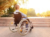 GRAD BEZ RAMPI: Nevidljiva isključenost osoba sa invaliditetom u Srbiji