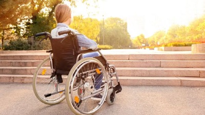 GRAD BEZ RAMPI: Nevidljiva isključenost osoba sa invaliditetom u Srbiji