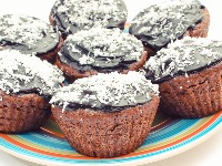 Mafini sa kokosom i bogatom čokoladnom glazurom su raj na nepca 