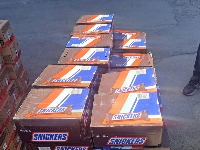 SLATKA ZAPLENA Policija oduzela desetine hiljada čokoladica (FOTO)