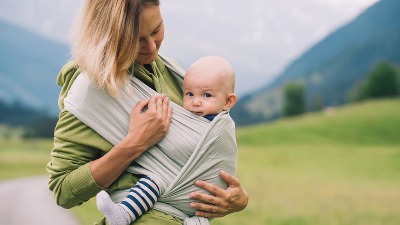  Preti gušenje zbog malih delova: Opasna nosiljka za bebe povučena iz Srbije
