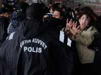 HAOS U ISTANBULU: Policija uhapsila stotine na 1. maj! (FOTO)
