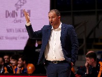 (VIDEO) Povici i psovke prekinuli konferenciju Zlatibora: Trener Nedović istrčao da vidi o čemu se radi