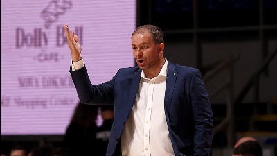 (VIDEO) Povici i psovke prekinuli konferenciju Zlatibora: Trener Nedović istrčao da vidi o čemu se radi