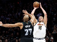 Jokić ostavljen na cedilu, oslabljena Minesota izbacila Denver (FOTO/VIDEO)
