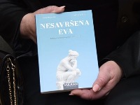 Promocija knjige "Nesavršena Eva" otvorila važna pitanja: Šta se danas očekuje od savremene žene?