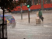 NEVREME SE SRUČILO NA BEOGRAD: Pljuskovi i grmljavina paralisali grad, RHMZ izdao novo upozorenje