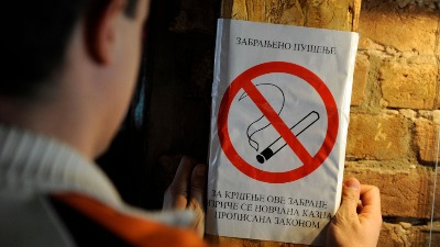 Da li je zabrana pušenja u Srbiji realna? Šta pokazuju svetski primeri i praksa