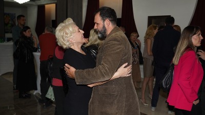 Naš poznati glumac prevario ženu sa 18 godina mlađom, ona se osvetila "istim trikom"
