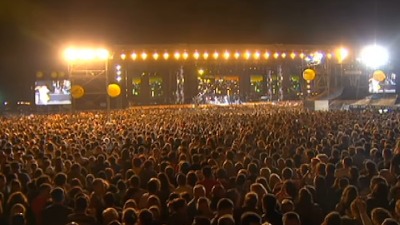 Njegovo bogatstvo se procenjuje na 25 miliona evra, puni stadione, porede ga sa svetskim zvezdama, a on živi skromnije nego što mislite