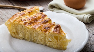 Domaća pita sa sirom koja se brzo pravi, uspeva iz prvog puta i miriše na bakinu kuhinju