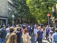 Studenti odaju poštu ubijenima u Ribnikaru: 16 minuta tišine ispred Pravnog, pa šetnja do škole (FOTO, VIDEO)