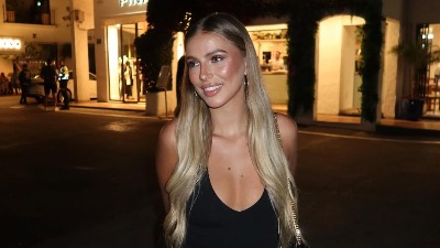 Ove lepotice su odvlačile pažnju Sineru i ekipi u Madridu: Prelepa plavuša je sve zasenila (FOTO)