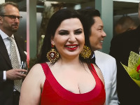 RUŽO RUMENA, KOGA SI OPELJEŠILA?! Izvela prevaru veka, ušla u avion, pa digla ceo svet na noge: Misterija trajala godinama, a onda su se pojavile neverovatne vesti!