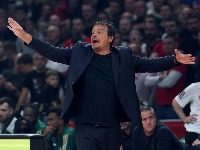 Skandal u Atini: Ataman krenuo da bije trenera Valensije, Lesor ih razdvajao (VIDEO)