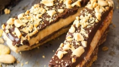 Brzi keks kolač sa vanilom, čokoladom i lešnicima: Kremasti desert bez pečenja koji svi traže