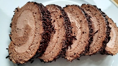 Čokoladni rolat koji se topi u ustima: Kremast desert kojem niko ne može da odoli