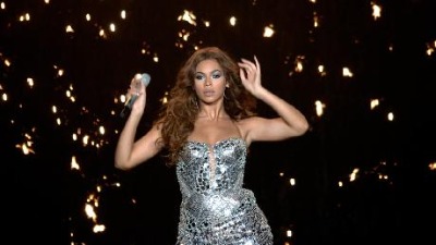 Popularna pevačica postala MILIJARDERKA: Ovo je ključ njenog uspeha 