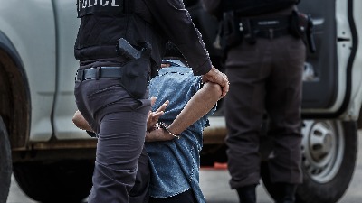 Što je stariji, to je luđi - Džoi Barton pretukao golfera!