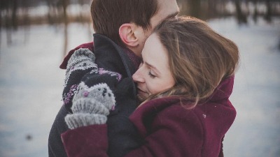 Tri vrste muških zagrljaja: Otkrivaju osećanja?