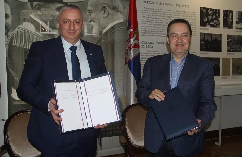 Darko Trifunović i Ivica Dačić na potpisivanju Memoranduma, Foto: Beta/Ministarstvo spoljnih poslova Srbije