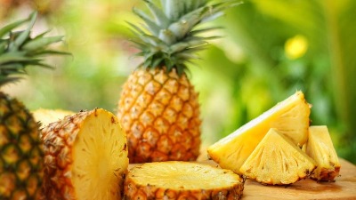 Super TRIK da se iseče ananas - BEZ noža (VIDEO)
