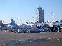 Avion sa evakuisanim građanima Srbije sleteo noćas u Beograd