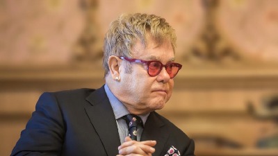 Elton Džon izgubio vid na jednom oku! Pevač otvoreno progovorio o zdravstvenom problemu 