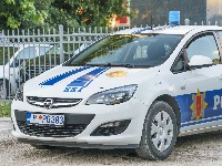 Policija pretresla objekte Zvicera: Oduzeto vozilo od pola miliona evra