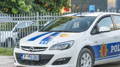 Policija pretresla objekte Zvicera: Oduzeto vozilo od pola miliona evra