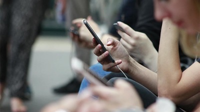 Fiksnim telefonima pričamo 3,5 a mobilnim 7,5 minuta dnevno