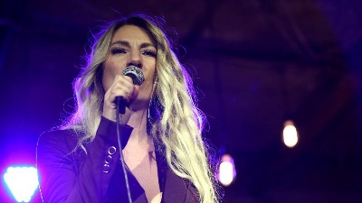 Ana Stanić se skinula i zadala domaći zadatak mlađim koleginicima - izgleda kao avion (FOTO) Ana Stanić se skinula i zadala domaći zadatak mlađim koleginicima - izgleda kao avion (FOTO)