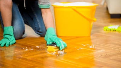 Mužu smeta žena za pomoć u kući: Je l' u pravu?