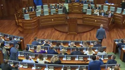Poslanici Srpske liste se zakleli da će čuvati "suverenitet Kosova": Zakletvu potpisali "tajno" da ih ne bi snimile kamere (FOTO)