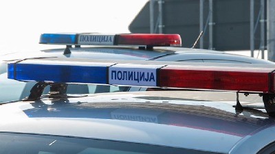 STRAVIČAN PRIZOR: Automobilom kroz ogradu i završio na krovu (VIDEO/FOTO)