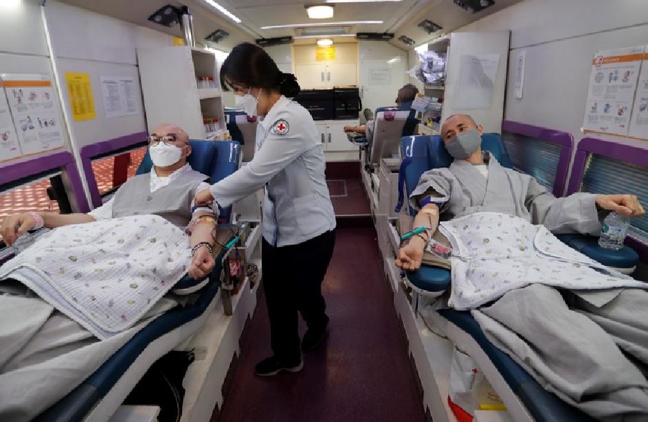 Korejci su sasekli koronu i pre epidemije, Foto: Beta/AP