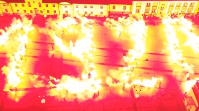 Klub slavi 100. rođendan, a navijači zapalili grad (VIDEO)